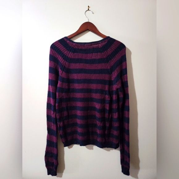 Womens Woven Crewneck Sweater - Picture 4 of 4
